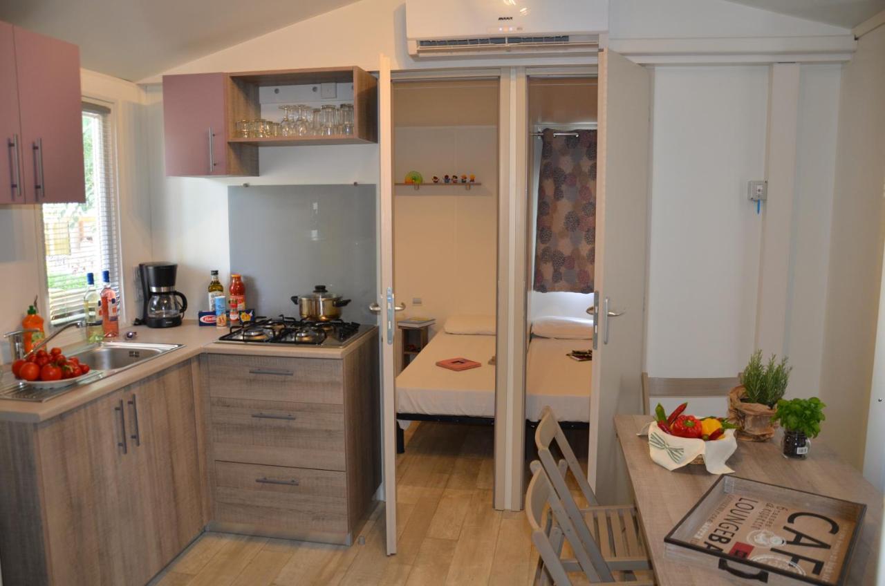 Happy Camp mobile homes in Camping Sènia Cala Canyelles Lloret de Mar Esterno foto