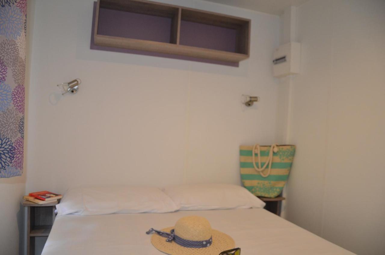 Happy Camp mobile homes in Camping Sènia Cala Canyelles Lloret de Mar Esterno foto